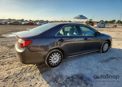 2012 Toyota Camry Base z USA, uszkodzony, nr VIN 4T1BF1FK8CU095129